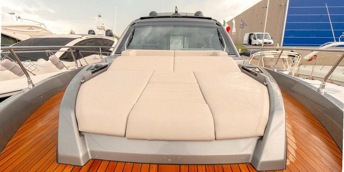 Продается моторная яхта с флайбриджем CRANCHI E52S